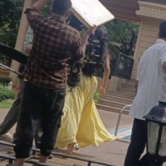 triptiology's tweet photo. pretty mairu in mewar crown resort💛
probably for her 18th birthday celebration or smth🥹 im already loving maira’s post leap fits and it has barely even started😭
#yrkkh https://t.co/7LP6iyEUYj