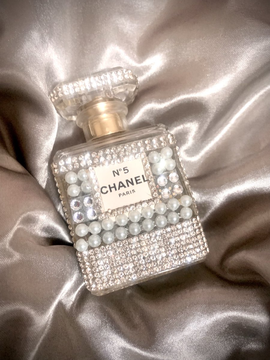 mamiko1246162's tweet photo. CHANEL No.5使い切りボトルをデコしてアクセサリーにしてみたyey!
#CHANELアクセサリー　#シャネルハンドメイド https://t.co/MtgxPKhoDU