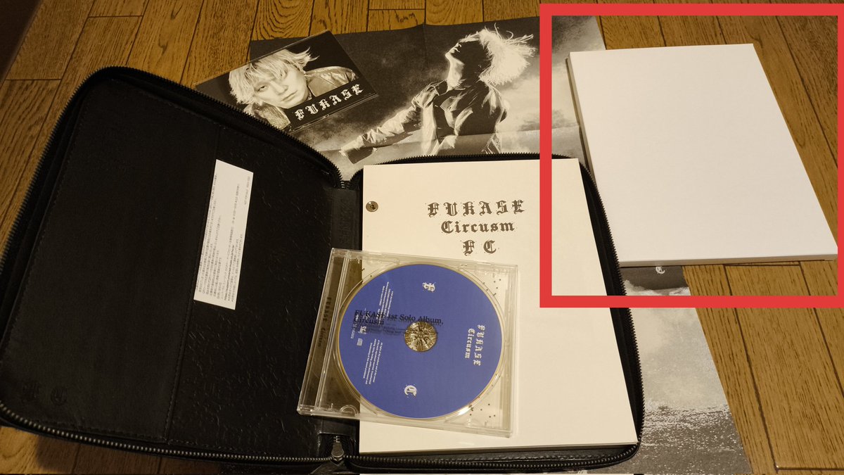 shinya_aichi's tweet photo. 届いたー！
右上の四角い薄い箱、何が入ってるかワクワクしながら開けちゃったよ。
きっと仲間がいるはず。
#Fukase #Circusm https://t.co/5eDfUPNOA4