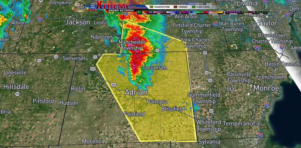dpnf01's tweet photo. Severe Thunderstorm Warning for Lenawee and SW Washtenaw Co until 145a. Doppler is tracking a severe thunderstorm located by Manchester, moving SE at 40mph. Hazzard is quarter size hail with this storm. https://t.co/DuQOTpQype