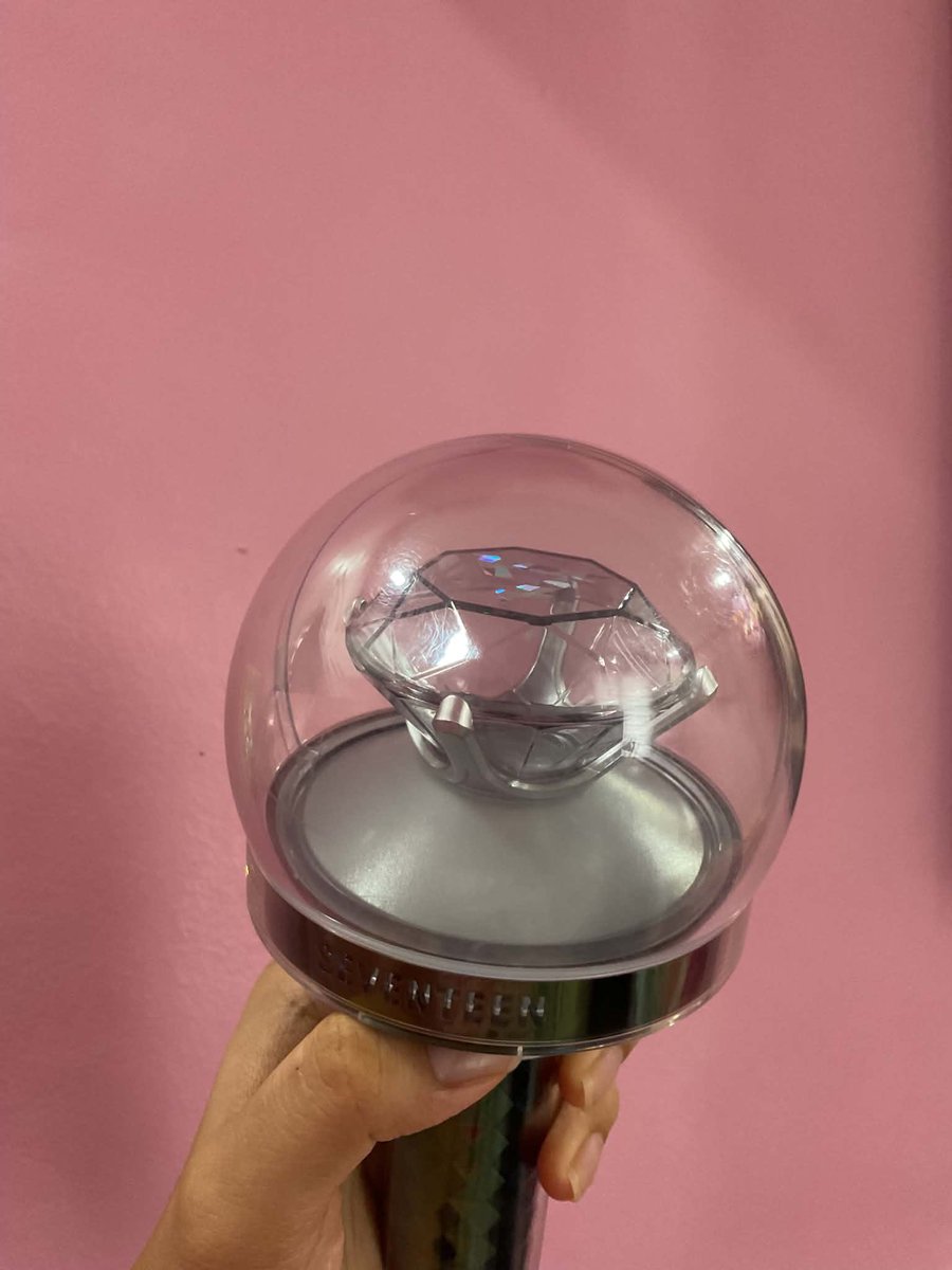 wonpiriscart's tweet photo. wts lfb ph
seventeen lightstick
caratbong version 3 

— onhand
— with minor scratches 
— flexi price
— dm if interested !

🏷 svt carat light stick https://t.co/Enlu1Ebxu0