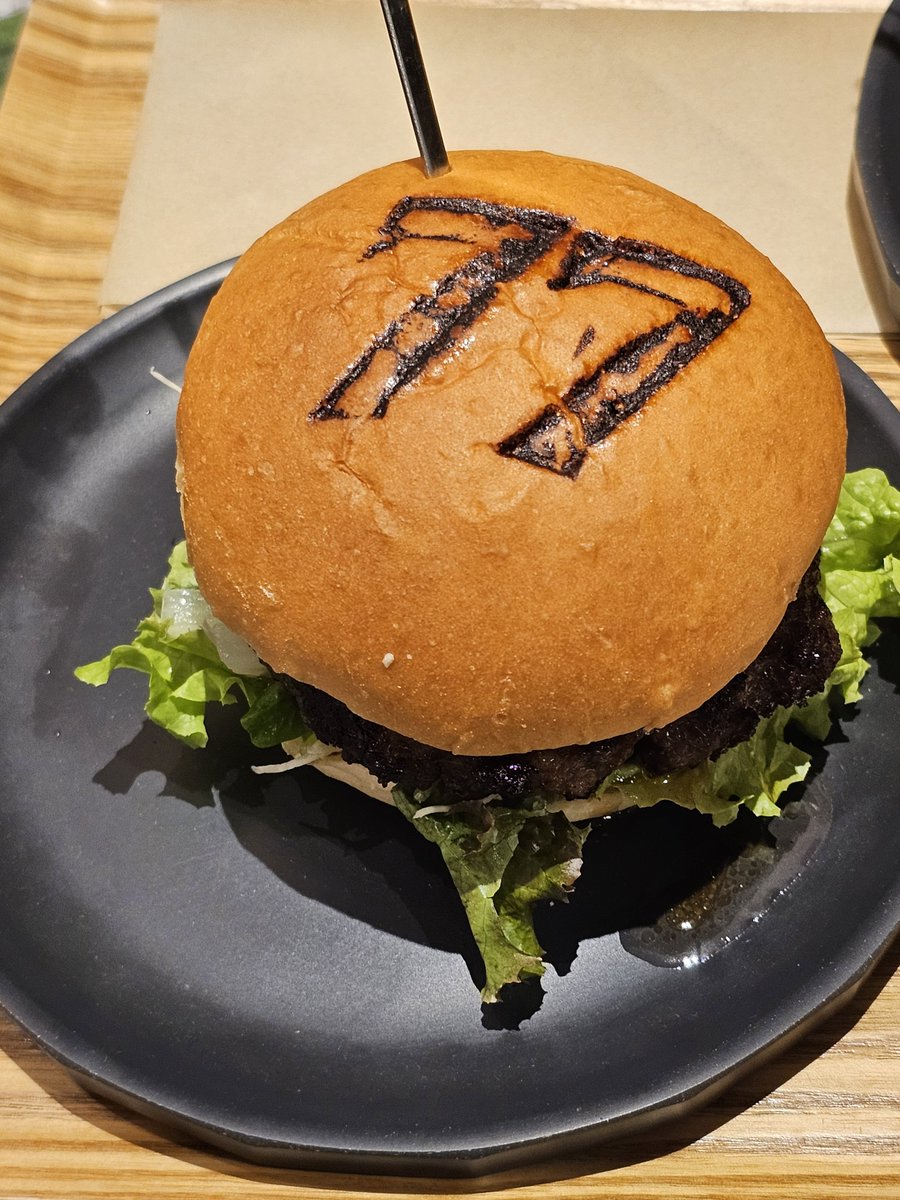SpeedHarp's tweet photo. びらとり和牛ハンバーガー https://t.co/78XlEBgcmE