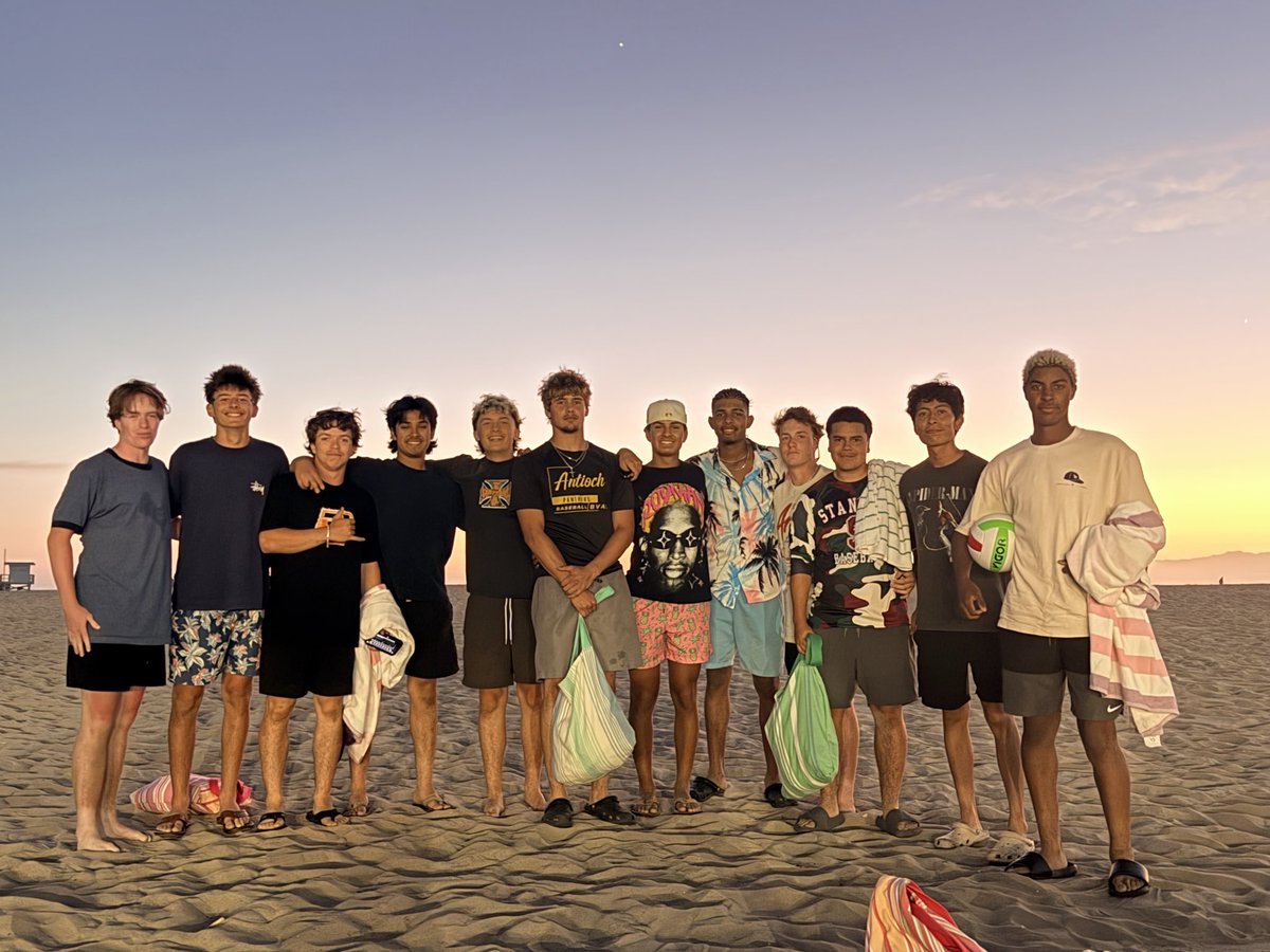 Blast_Select's tweet photo. Great Week in Los Angeles this last week! Attended an Angels Game, Hung Out at Venice Beach and took in Hollywood during our Five Tool’s - Los Angeles Summer Finale Tournament. Bats were exceptionaly strong with 43 Hits, 3 2B, 4 3B & 1 HR. 

Highlights….

Hitting:

Kamari Davis: 9 Hits, 1 2B, 3 RBI, 1 SF, 1 BB
Gabriel Salinas: 7 Hits, 1 2B, 1 3B, 7 RBI, 2 BB
Jaxon Connelly: 6 Hits, 1 HR, 3 RBI, 1 SF, 3 BB
Benny Meza: 5 Hits, 1 2B, 1 BB, 1 HBP
Anthony Young: 4 Hits, 1 SAC
Jackson Roman: 4 Hits, 1 3B, 1 RBI, 2 BB
Arjen Ruiz-Real: 3 Hits, 1 3B, 3 RBI, 1 BB
Quinn Enos: 3 Hits, 1 3B, 5 RBI, 3 BB
Zane Enos: 2 Hits, 1 RBI
Brycen Poe: 1 SAC

Pitching:  

Vinny Garrison: W, 6.0 IP, 2 K’s
Arjen Ruiz-Real: W 5.1 IP, 6 K’s
Jaxon Connelly: 4.2 IP, 6 K’s
Jared Flores: 3.0 IP,  2 K’s
Kamari Davis: 2.0 IP, 1 K
Quinn Enos: 1.1 IP,  1 K
Gabriel Salinas: 0.2 IP
