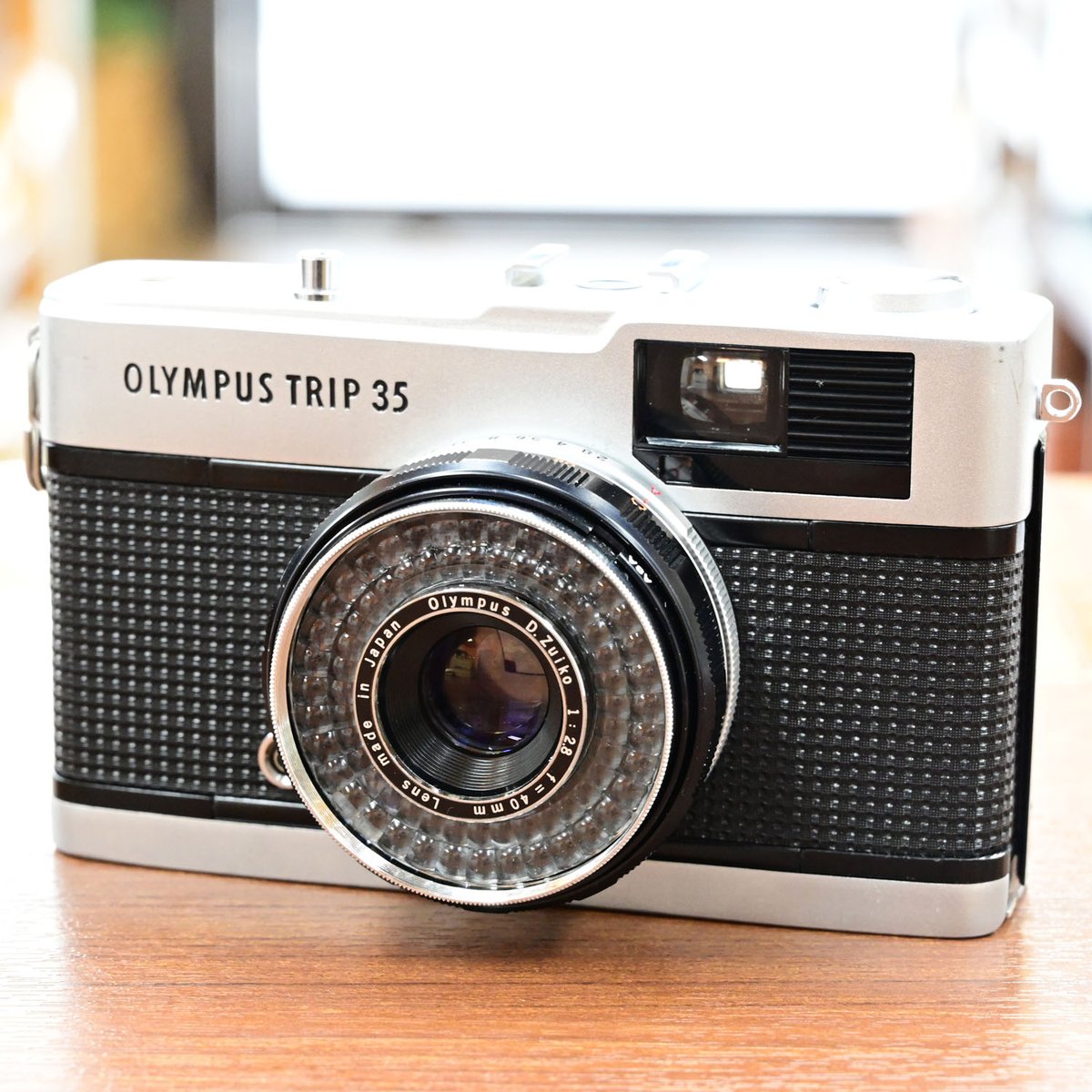 champcamera's tweet photo. OLYMPUS #TRIP35(整備済) ¥24,000- by #青葉台 店
PENをベースに作られた35mmフルサイズのコンパクト #フィルムカメラ。
自然な画角の40mmの単焦点レンズと、ゾーンフォーカスによるシンプルなピント合わせで軽快に撮影を楽しめる1台です。
#田園都市線
https://t.co/XBL9gfybAi https://t.co/tYU6AytBbi