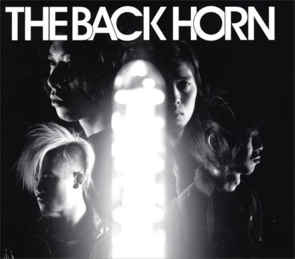 loft_50th's tweet photo. 【#LOFTrivia】THE BACK HORNのベーシスト、岡峰光舟は広島から上京した1998年から2002年頃まで新宿ロフトのアルバイトとして勤務。移転後のロフトのバーカウンターで働いていたところ、THE BACK HORNの後任ベーシストを探していたマネージャーに当時の新宿ロフトの店長が「こいつベース弾いてますよ」と岡峰を紹介したことをきっかけにスタジオ入り、サポート期間を経て正式メンバーに。
#LOFT50th