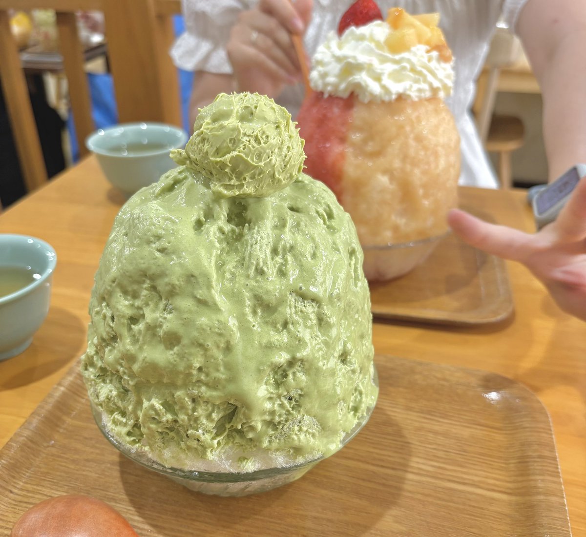 sigure_blanq's tweet photo. 本日15-20おります₊ ⊹ꕤ

なんとめろこさんお誕生日ぶりのお給仕です、よろしくお願いします！
大変おいしかった抹茶のかき氷を添えておきますね🍵 https://t.co/fnuLME1dep