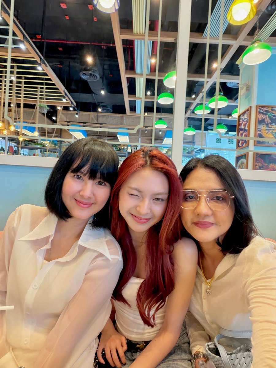 thoesushweoman's tweet photo. PEEM's Mom IG update with #Chiquita . 🍒
Everyone treats #Chiquita with so much warmth, just like family.🫶

#치키타 #Chiquita #チキータ #奇奇塔 #CHIQUITA https://t.co/6ihCAaCQJH