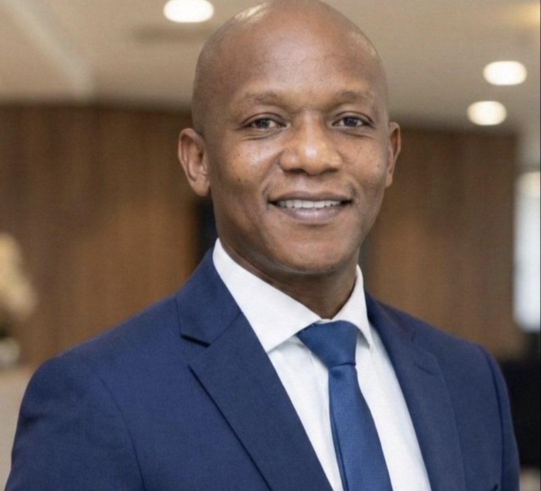 BizGuru4's tweet photo. INTERESTING PRIVILEDGED LAWS TIMES :

Meet the first man in the country to have Masterminded the most BIGGEST Tender Heist of R2.4Billion at Tembisa Hospital to supply groceries stuff and still not arrested - Hangwani Maumela. 

Those who are behind about his speciality, he is a nephew to Cyril Ramaphosa's ex-wife Hope Ramaphosa & also a distant nephew to the President of the country Cyril Ramaphosa. 

The first man to have a case opened against his assets for forfeiture without himself being implicated, without having a case with SAPS registered, not & never have been arrested & still a walking free man even after a FINAL ORDER by Court to have his assets amounting to R326million frozen & sold on auction BUT Hangwani Maumela as a NATURAL PERSON in the ambit of the law who occastrated the grand corruption crime at Tembisa Hospital REMAINS UNTOUCHABLE !! 

I can name a few guys who didn't run away with crime & other died because they were caught up in the scene whilst others fled the country; 

🔹️Markus Jooste
🔹️Gavin Watson
🔹️Ajay Gupta
🔹️Atul Gupta 
🔹️Jacques Nell
🔹️Angelo Agrizzi 
🔹️Sam Holdings
🔹️Siyabonga Nkosi 

But this guy, I mean this Hangwani Maumela guy can commit as much crime as he wants NOT even the @RSASIU can touch him, not the @SAPoliceService, not the #HAWKS, not @RSA_IPID & not even @NPA_Prosecutes !! 

What's so special about him 🤔🤔 ??