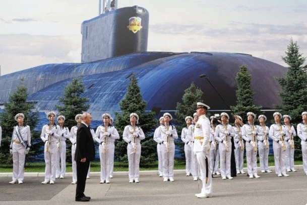 srbija_eu's tweet photo. Russian President Vladimir Putin has praised Iran’s “mosquito fleet” of  small submarines that are difficult to detect, saying that Moscow has  been developing similar capabilities in a meeting with Russian naval  officers. #news #iran #putin #russia https://t.co/1QC3QniwSs