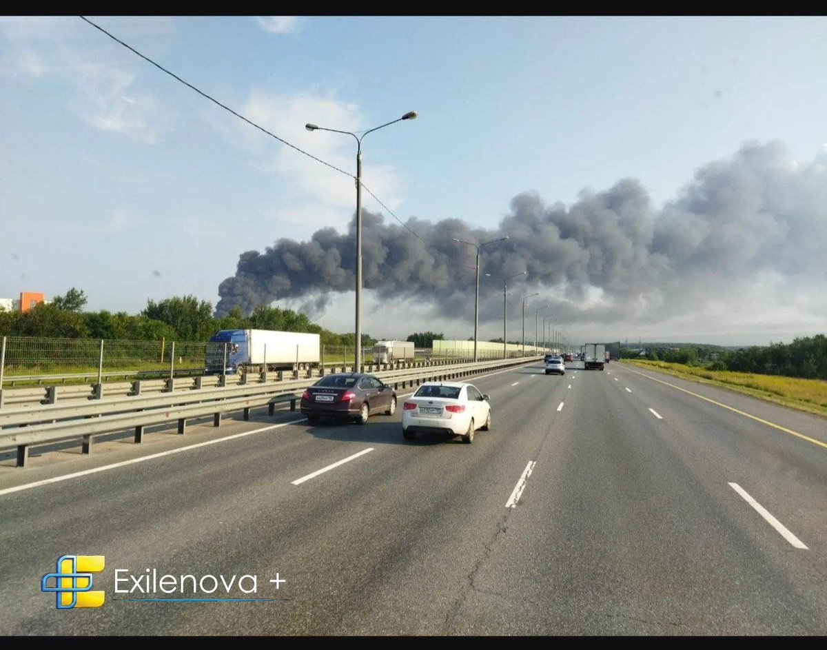 breakinglv's tweet photo. Ukrainas armijas lidrobotu uzbrukuma laikÄ Maskavas apgabala KoļedinÄ izcÄlies ugunsgrÄks loÄ£istikas uzÅÄmuma 3PL noliktavÄ.
#Koļedina #Maskava #krievija https://t.co/gnPSuraQ69