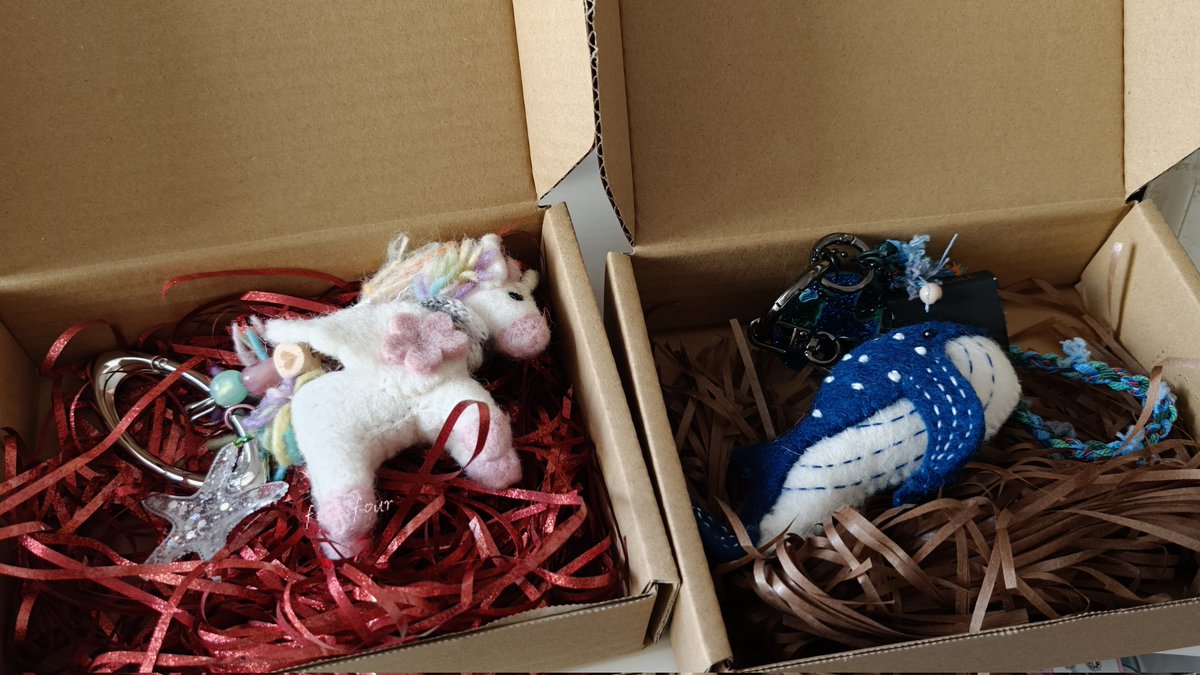 54songxiaoen's tweet photo. Cannot contain my excitement!
I burst into tears the second I saw it.
My handmade cat hat and keychains got acknowledged by Mie and Aya.@ayaorapan
@miephat glad my little handmade gifts reached you. Will keep supporting you forever 🥹🥹🐳🦄

#WANVxMieAya https://t.co/te8lBes3h8