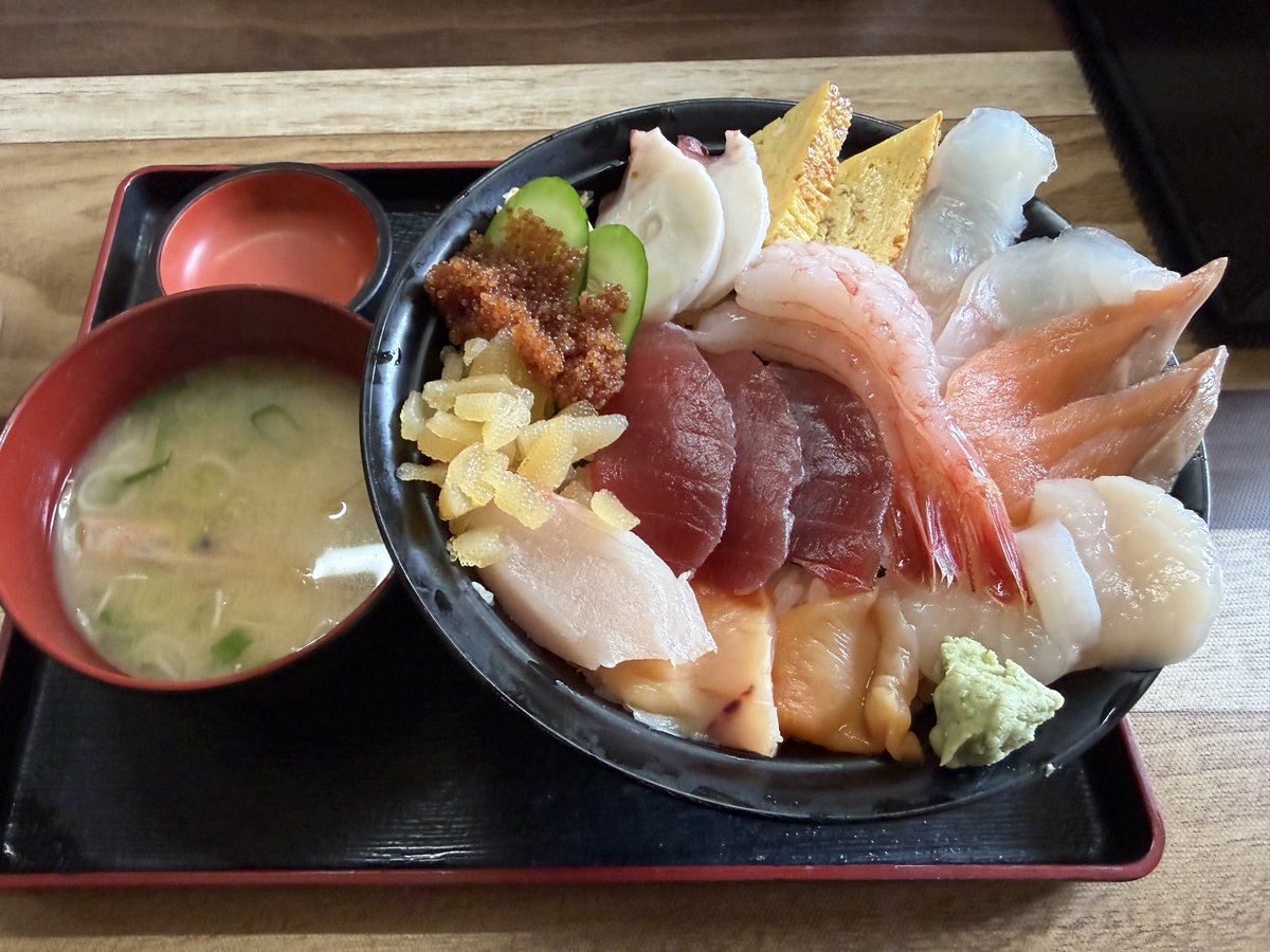 taichi0319's tweet photo. お馴染み
「増毛駅」でハゲないように祈願　

海鮮丼美味しかった🍤

まだまだ北上するよ🚘

#増毛
#ぞうもう https://t.co/5c8inq08n9