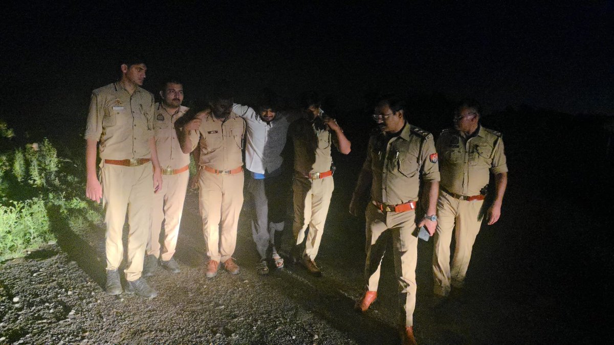 DAmarujala's tweet photo. दनकौर थाना पुलिस ने गौकशी के आरोपी को मुठभेड़ में किया गिरफ्तार।
@ps दनकौर
@Uppolice 
@CP_Noida https://t.co/nwmzFUs2tI