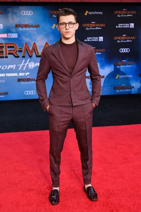 NoctxtTomH's tweet photo. Tom Holland at the premiere of every single one of his Spider-Man films 🕷️ https://t.co/RMJ3bVE9Kc