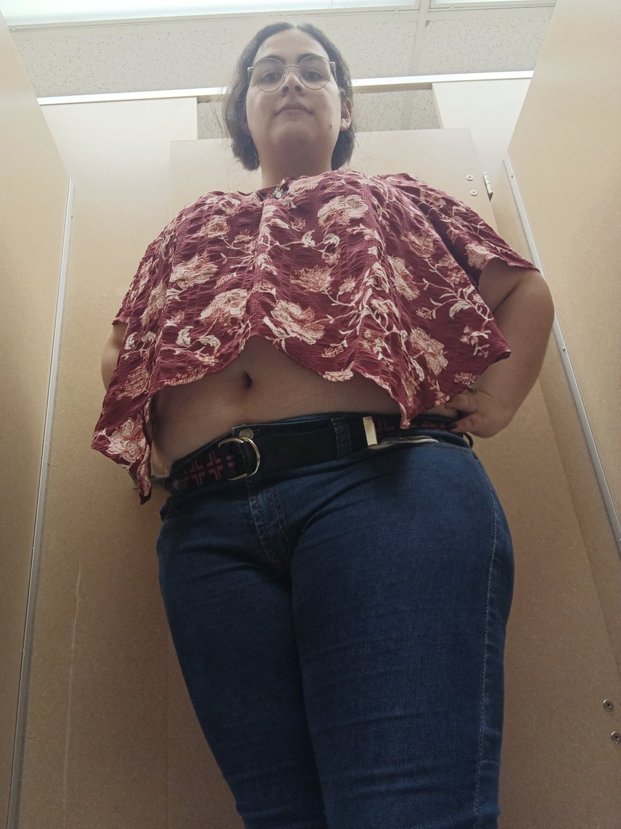 KanyuniBD's tweet photo. guess who got a new blouse >:3 ✨ https://t.co/2pNEmg8KAl
