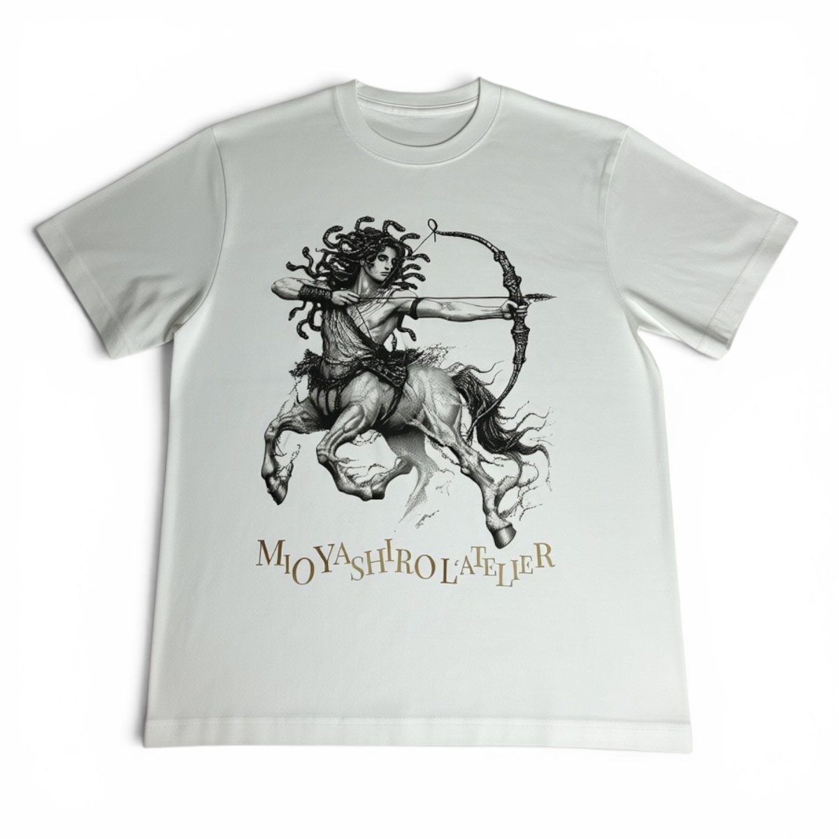 MioAtelier's tweet photo. お待たせしました。社美緒をモデルにデザインんされたケンタウロスTシャツがついに通販に登場です。
個性豊かで遊び心に溢れるデザインのTシャツです。社美緒ファンはもちろん、ファッションにアクセントを加えたい方にもぴったりです。
今年も大人気間違いなしの1着です。

S：身丈65・身幅49・肩幅42・袖丈19（cm）
M：身丈69・身幅52・肩幅46・袖丈20（cm）
L：身丈73・身幅55・肩幅50・袖丈22（cm）
XL：身丈77・身幅58・肩幅54・袖丈24（cm）

#社美緒
＃mioyashirolatelier