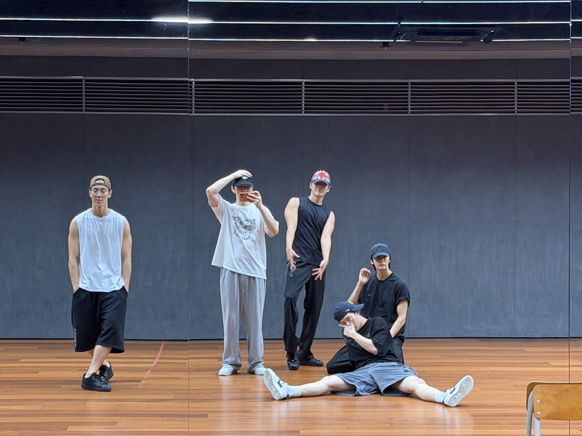 HEONHIVE's tweet photo. MY MONSTASSSSSSSS https://t.co/zxv5PH5oOW