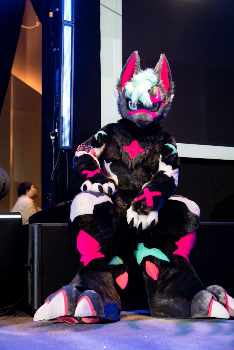 UncleFlameEX's tweet photo. #FursuitEveryday #fursuit #furry #兽装 https://t.co/RJhSWBiloi