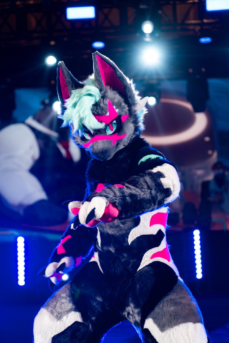 UncleFlameEX's tweet photo. #FursuitEveryday #fursuit #furry #兽装 https://t.co/RJhSWBiloi