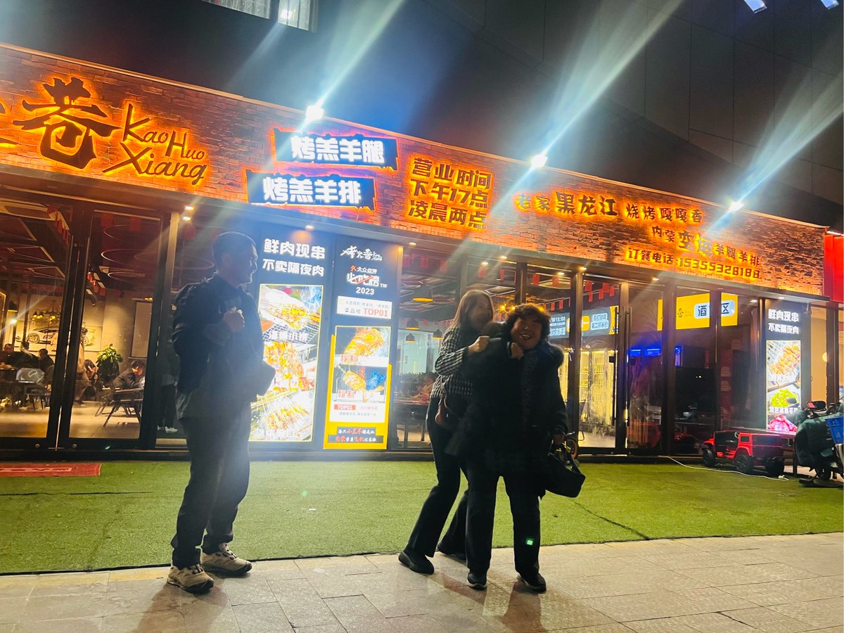 lukasgraf6's tweet photo. Just met my ride-or-die crew after ages—laughs that still hit the same, zero awkward lulls, and way too many bad snack photos taken. Perfect chaotic nostalgia, no filters needed!， https://t.co/aGtO7BI98N
