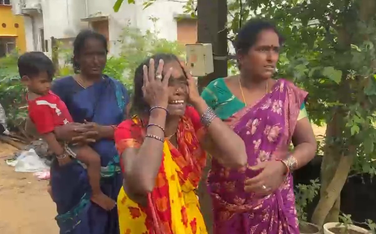 News18Odia's tweet photo. #ବାପାକୁ_ହତ୍ୟା_କଲା_ପୁଅ
ଭୁବନେଶ୍ବର: ମଞ୍ଚେଶ୍ବର ଅଞ୍ଚଳରେ ବିଭତ୍ସ ହତ୍ୟା
ବାପାକୁ ପଥରରେ ଛେଚି ହତ୍ୟା କଲା ପୁଅ
ପାରିବାରିକ କଳହରୁ ହତ୍ୟା ହୋଇଥିବା ସନ୍ଦେହ
ପୁଅ ଥାନାରେ ଅଟକ, ପୋଲିସର ତଦନ୍ତ ଜାରି
#Bhubaneswar #Mancheswar #CrimeNews #BreakingNews #OdishaNews https://t.co/IetNgncGeM