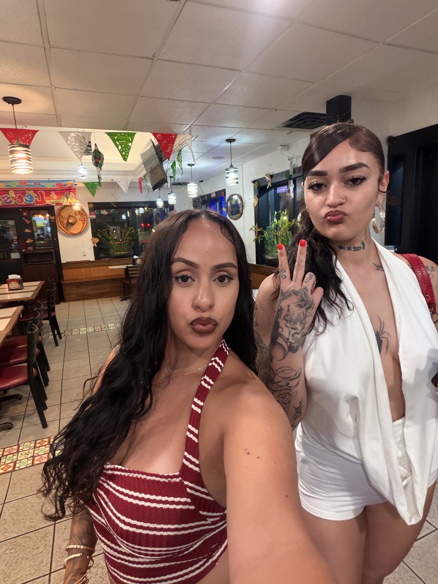 cubaand0ll's tweet photo. Life been treating me so well. Thank you God ♥️ https://t.co/GvRPlWxHMq
