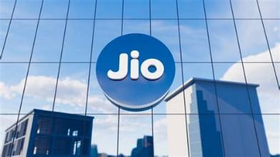 assetyogi's tweet photo. JIO reshaped India's digital economy

Data Cost: ₹225/GB → ₹10/GB
UPI: 0.09 Cr → 1,850 Cr+ monthly transactions
YouTube: 50 Cr+ active users (Apr 2026)
Quick Commerce: ₹96,000 Cr+ GMV market
Creator Economy: 40 lakh+ internet creators

#jio #reliance #digitalecomony https://t.co/8XUtuhm3Wv