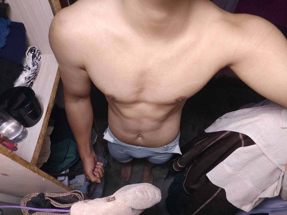 xiaohai1016's tweet photo. OK准备出门 ＃男菩萨 ＃健身 ＃男高 https://t.co/mxzQxUDlmI