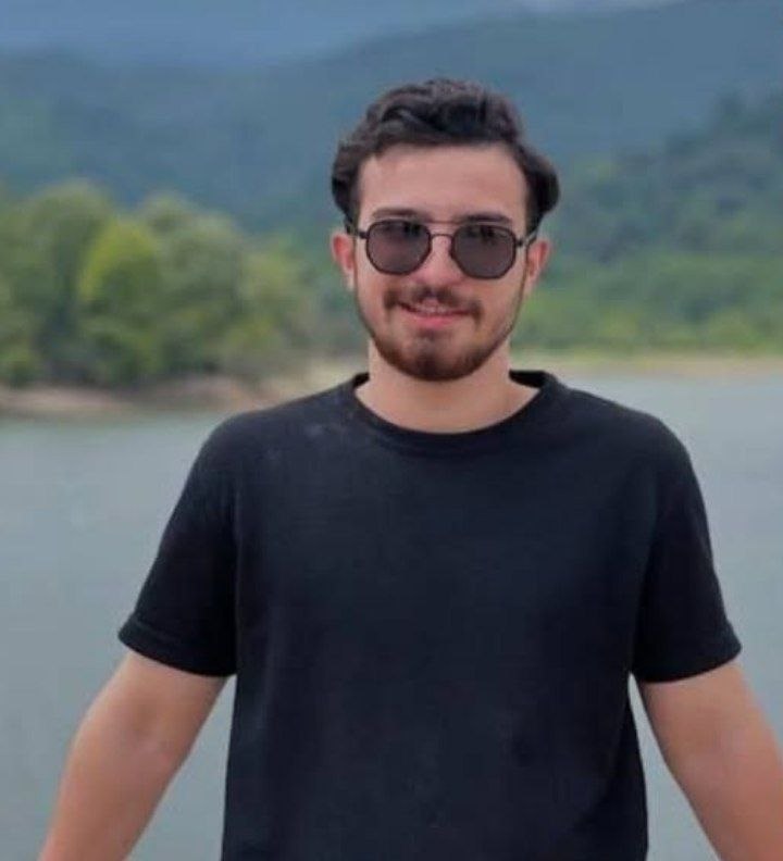maniacovx's tweet photo. URGENT🚨:According to reports, #MehdiZarif, a 23-year-old man arrested on 19 January in Shahin Shahr, Mashhad, is scheduled to be executed at dawn today on charges of "enmity against God" (moharebeh). https://t.co/TkKo0tSPGB
