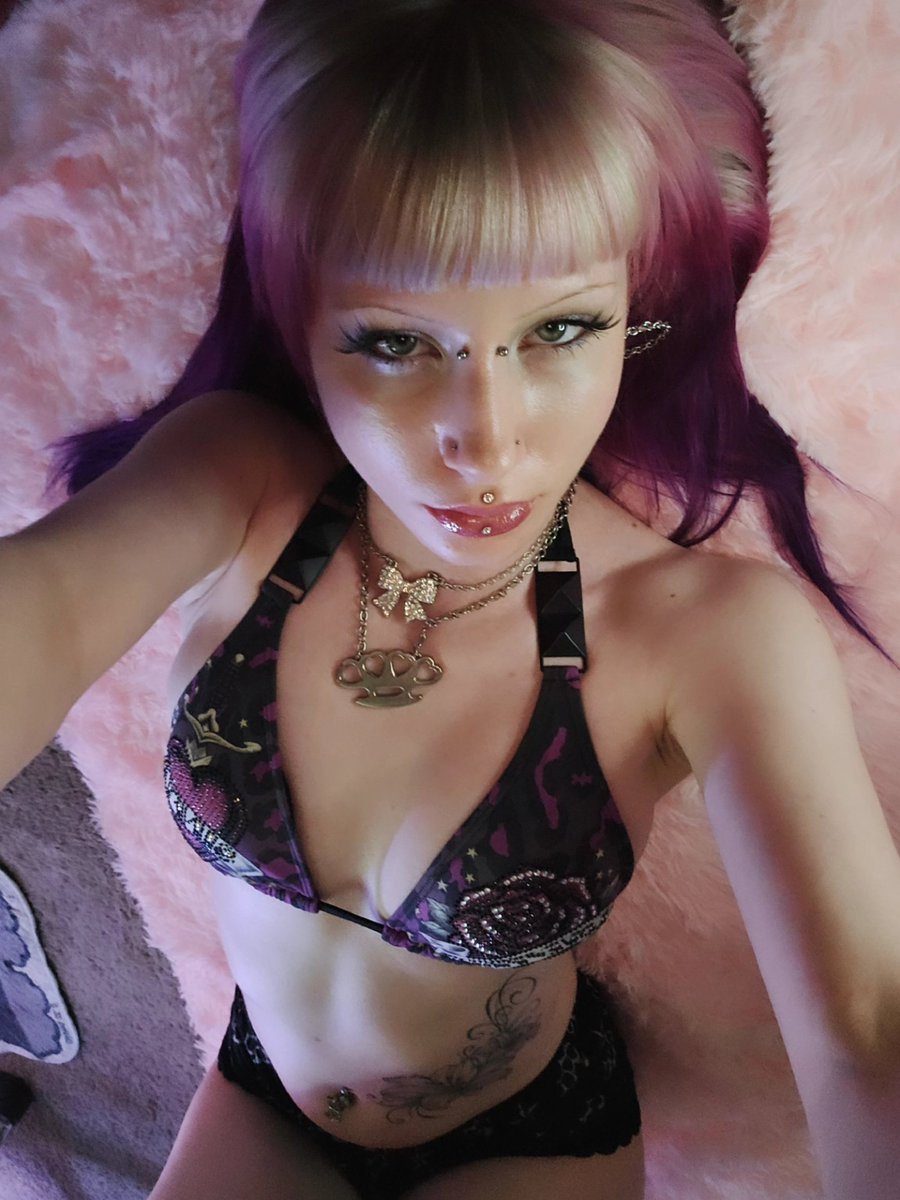 ServeGoddessV's tweet photo. Birthday brat https://t.co/owrt8bSxeC