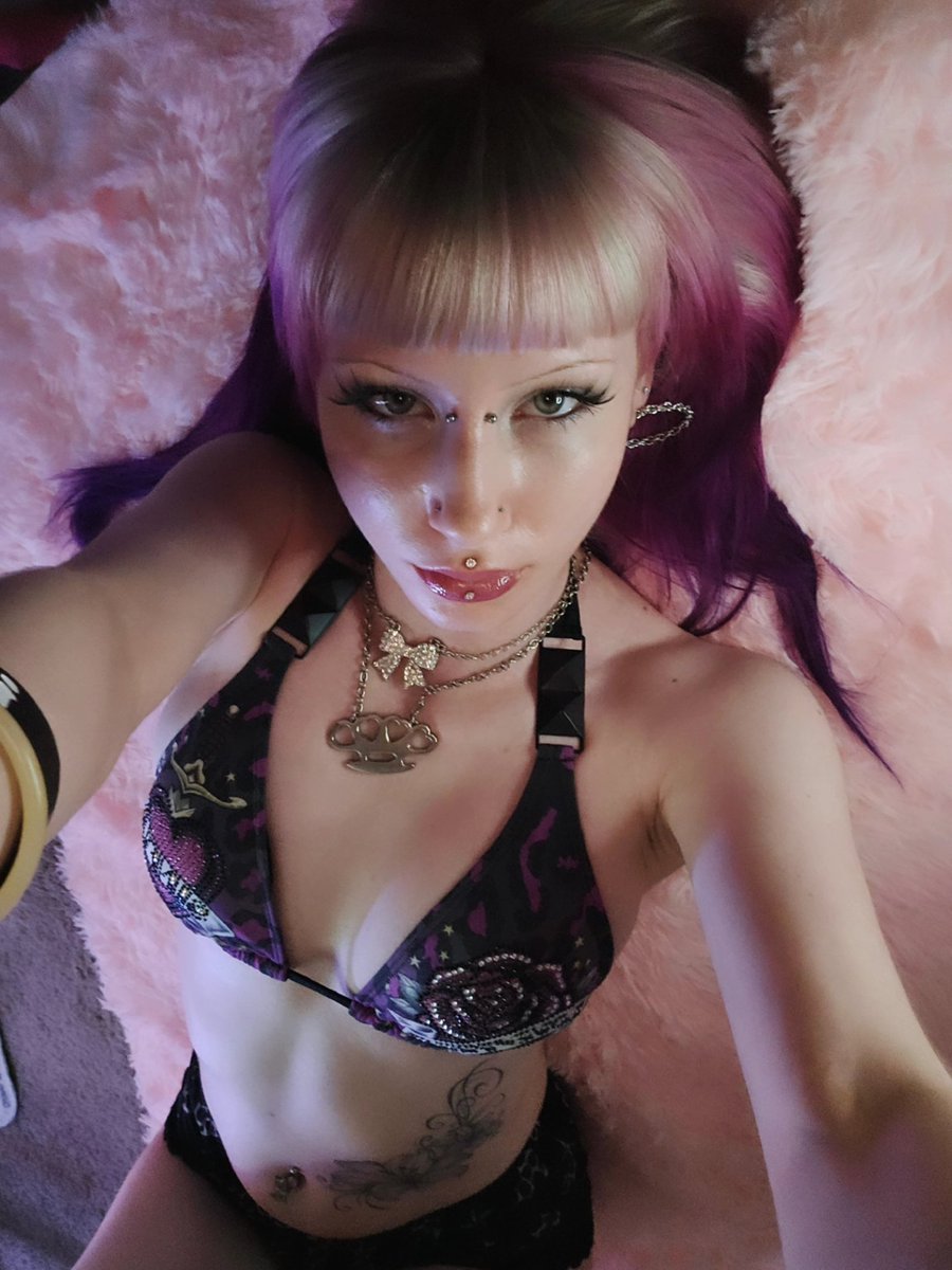ServeGoddessV's tweet photo. Birthday brat https://t.co/owrt8bSxeC