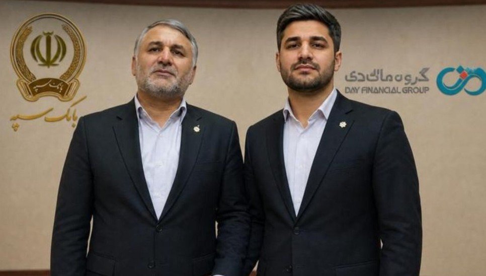 mojtaba_____'s tweet photo. پدر، مدیرعامل بانک سپه
پسر، مدیرعامل گروه مالی بانک دی

ای گندت بزنن زندگی با این مملکتی که ما رو انداختی توش تا این همه خفت و خواری بکشیم. https://t.co/76UM9veNVZ