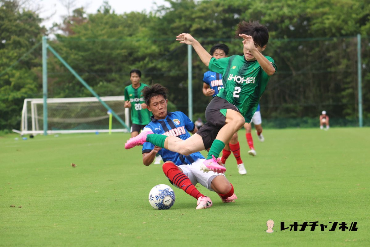 reona32's tweet photo. 【200試合目 7/28 インターハイR16】
　　　昌平 1-2 近畿大学附属

序盤にロングボール主体でリスクを背負わず様子見状態の展開の中、ペースが定まる前の16分に福井健将の左から内巻きのクロスが幸運にもゴールに吸い込まれ近附が先制に成功。そこから昌平がボールを動かし近附陣内に迫るも、決定機は作らせない中30分にショートカウンターから久下彬が強烈な左足のシュートを突き刺し2点差に。
そしてここから昌平の猛攻がはじまる。
握り動かし多彩な攻撃で攻め込み、松本太佑の左からファーへ巻くシュートが見事に決まって1点差に。ここから昌平のギアが入るも、近附が集中力を全く切らさず際のところは詰め、カバーもサボらず、とチームで一体となった守備で耐えきり逃げ切りに成功。

近大附属がプレミアの昌平を撃破！面白いゲームでした。近附は応援の迫力がチームを後押しした感があった。