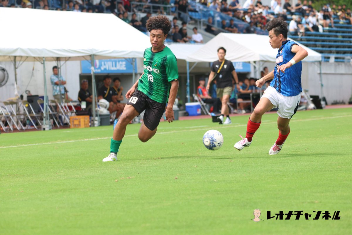 reona32's tweet photo. 【200試合目 7/28 インターハイR16】
　　　昌平 1-2 近畿大学附属

序盤にロングボール主体でリスクを背負わず様子見状態の展開の中、ペースが定まる前の16分に福井健将の左から内巻きのクロスが幸運にもゴールに吸い込まれ近附が先制に成功。そこから昌平がボールを動かし近附陣内に迫るも、決定機は作らせない中30分にショートカウンターから久下彬が強烈な左足のシュートを突き刺し2点差に。
そしてここから昌平の猛攻がはじまる。
握り動かし多彩な攻撃で攻め込み、松本太佑の左からファーへ巻くシュートが見事に決まって1点差に。ここから昌平のギアが入るも、近附が集中力を全く切らさず際のところは詰め、カバーもサボらず、とチームで一体となった守備で耐えきり逃げ切りに成功。

近大附属がプレミアの昌平を撃破！面白いゲームでした。近附は応援の迫力がチームを後押しした感があった。