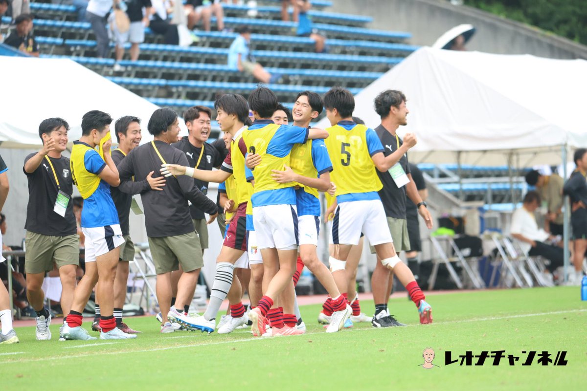 reona32's tweet photo. 【200試合目 7/28 インターハイR16】
　　　昌平 1-2 近畿大学附属

序盤にロングボール主体でリスクを背負わず様子見状態の展開の中、ペースが定まる前の16分に福井健将の左から内巻きのクロスが幸運にもゴールに吸い込まれ近附が先制に成功。そこから昌平がボールを動かし近附陣内に迫るも、決定機は作らせない中30分にショートカウンターから久下彬が強烈な左足のシュートを突き刺し2点差に。
そしてここから昌平の猛攻がはじまる。
握り動かし多彩な攻撃で攻め込み、松本太佑の左からファーへ巻くシュートが見事に決まって1点差に。ここから昌平のギアが入るも、近附が集中力を全く切らさず際のところは詰め、カバーもサボらず、とチームで一体となった守備で耐えきり逃げ切りに成功。

近大附属がプレミアの昌平を撃破！面白いゲームでした。近附は応援の迫力がチームを後押しした感があった。