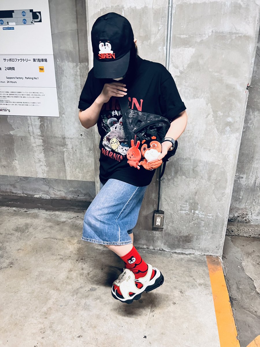 yamitakoyaki's tweet photo. セイレーン（＋赤うさぎ）コーデで参戦した https://t.co/KChrJOKbCp