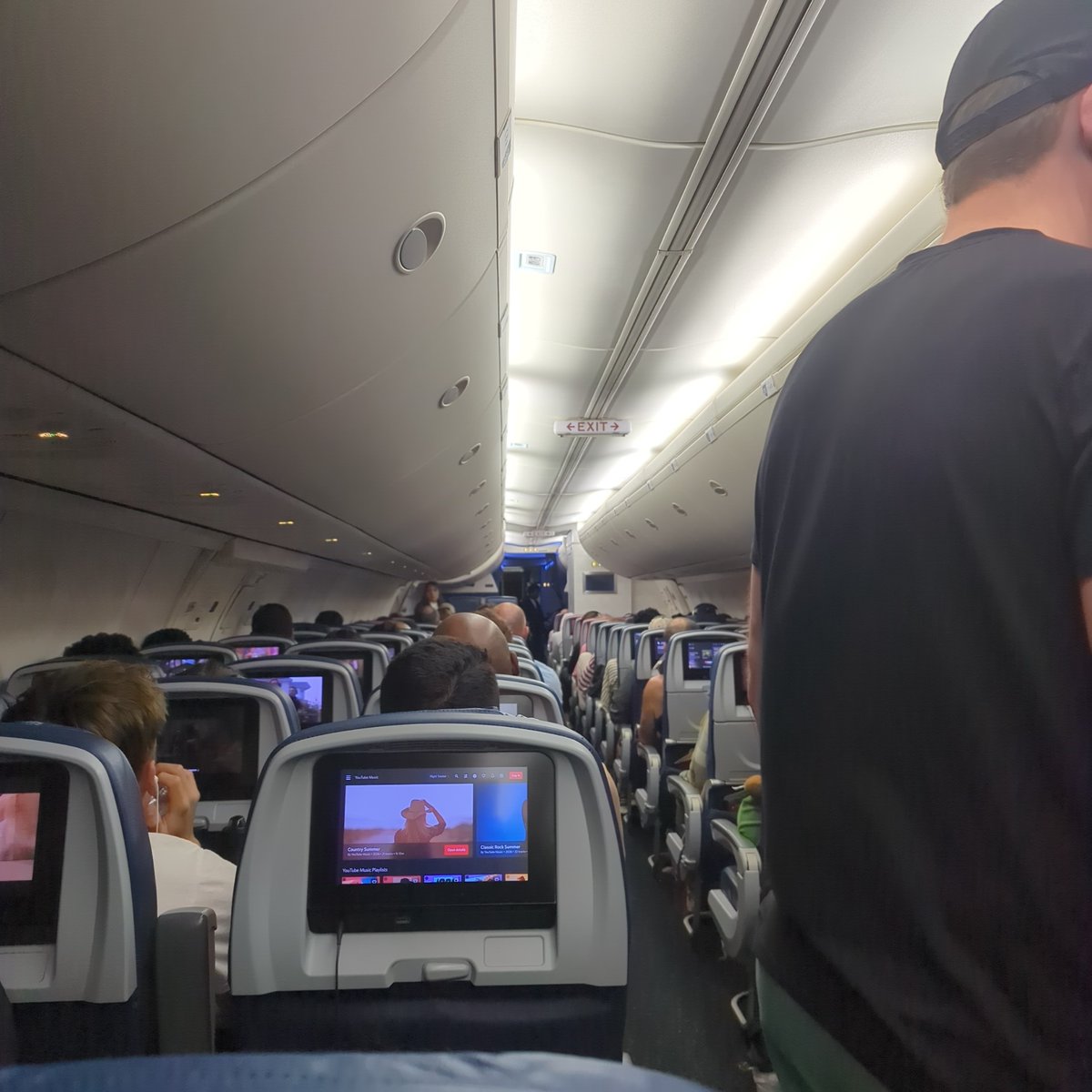 BiLF_MI's tweet photo. It takes 2.5hours to drive from Birmingham AL to Atlanta, for @Delta DL 1756, it has taken 6 hours and the plane is still not taking off. Nobody knows what to do and the captain always lies. Stop treating your customers like shit. https://t.co/rOsswV02JY