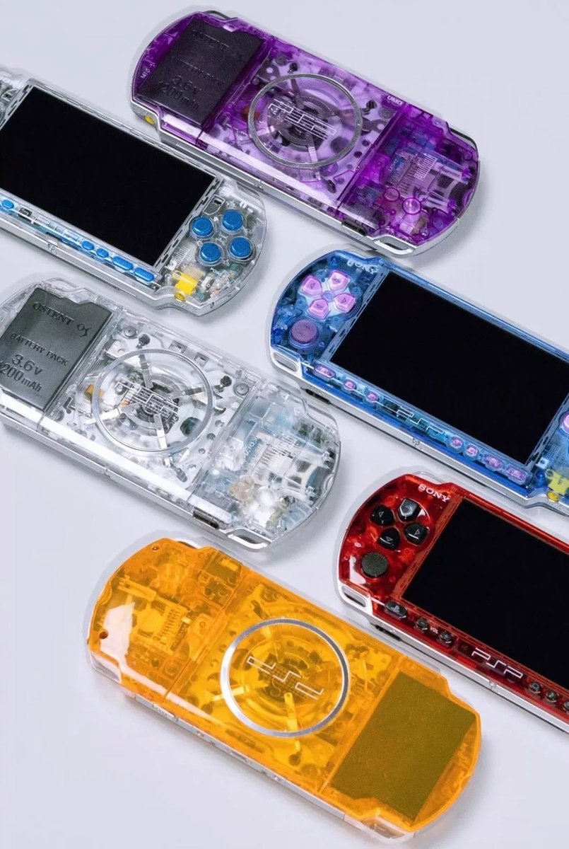 RPM_PlayStation's tweet photo. The PSP looks so good in transparent https://t.co/RLFNYOq1MK