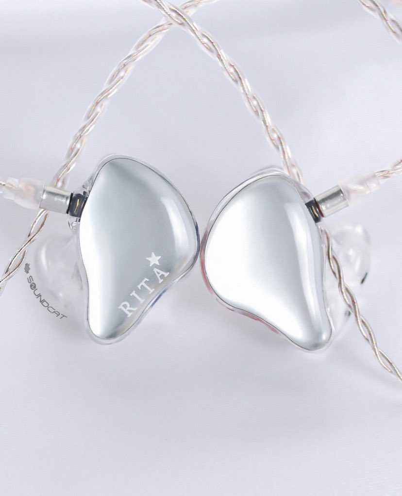 PHARITAGLOBAL's tweet photo. [📸] 280726 | INSTAGRAM

#PHARITA's new in-ear monitor design ✨

#파리타 #BABYMONSTER #베이비몬스터 https://t.co/bZH3ddJJRV