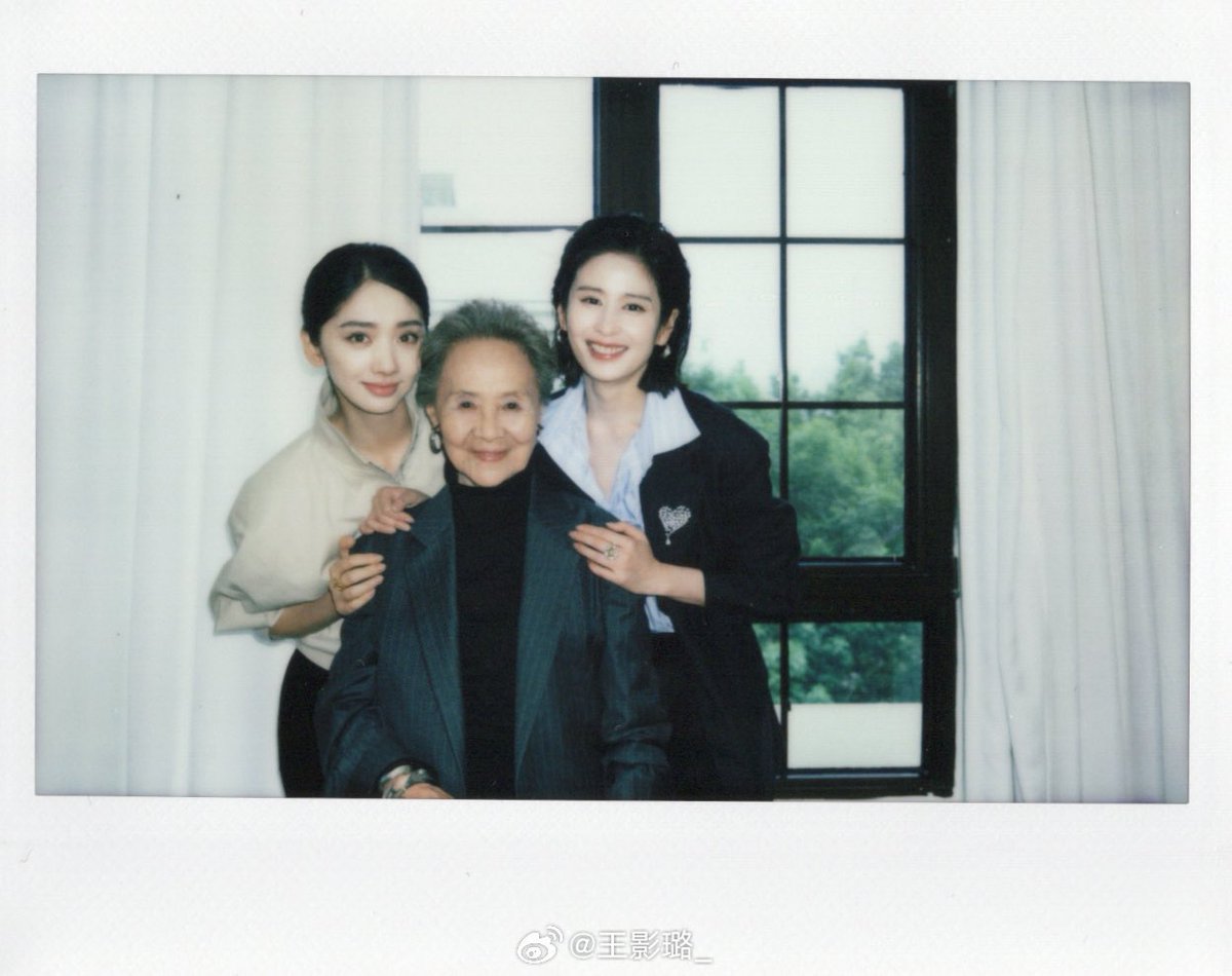 Augustand_'s tweet photo. 260728 왕영로 웨이보

#王影璐 #WangYinglu https://t.co/liWTEEtFps