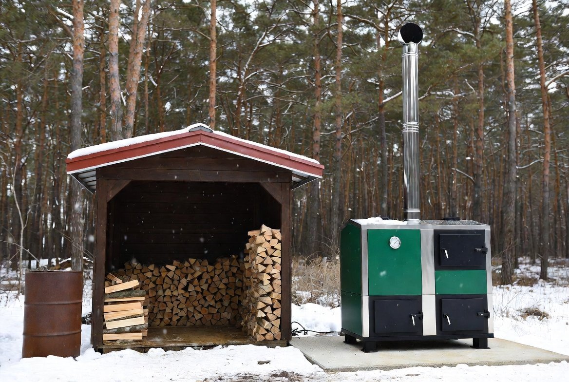 MuscaCiprian's tweet photo. Fire in the hearths, smoke in the speeches
Romania's heating decarbonisation bill does not ban firewood. Certification applies from 7.5 MW — industrial plants only. For households, joining a support scheme is voluntary. Existing stoves stay legal, in the law's own words
https://t.co/jy4OTOZdmQ