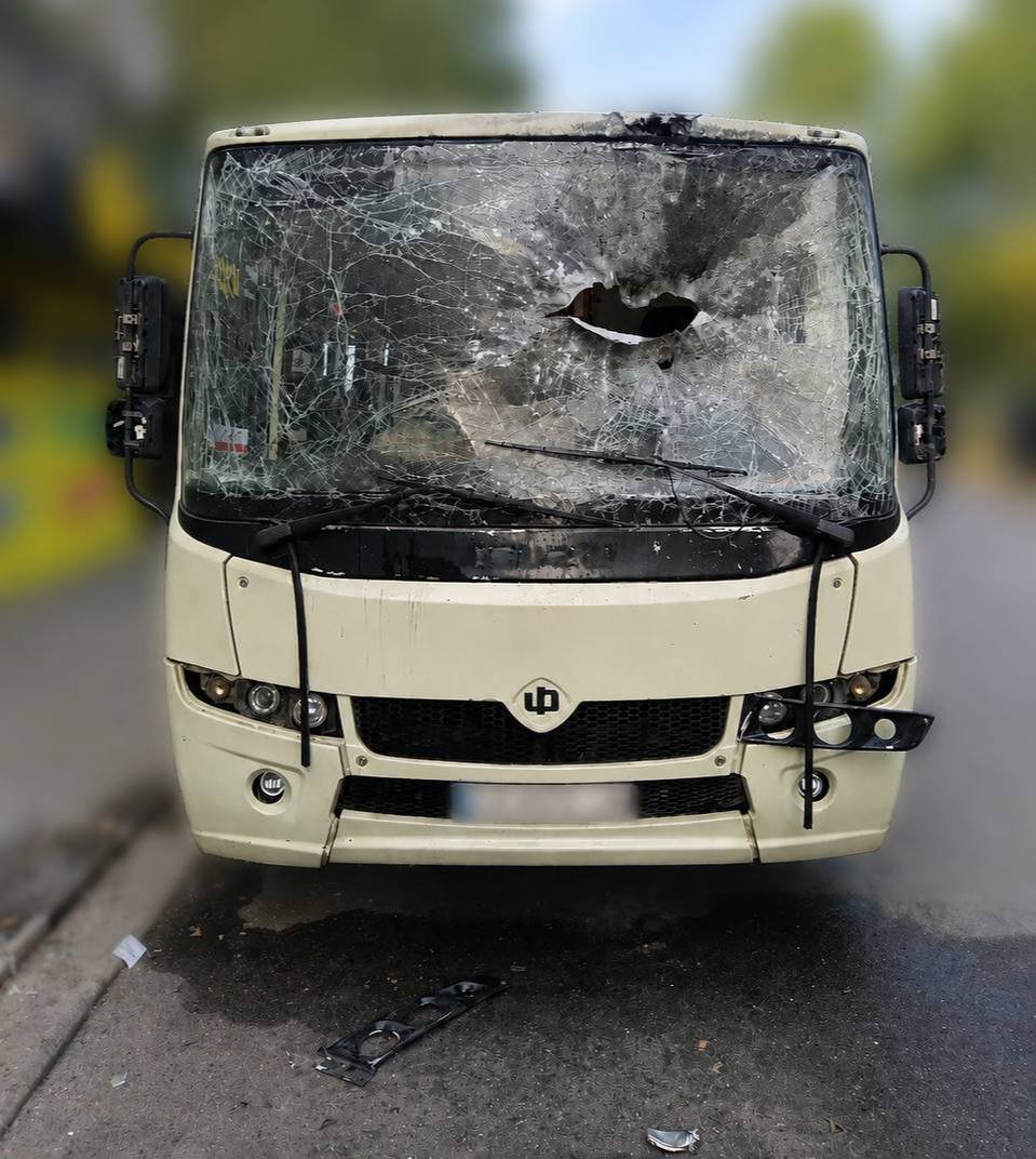 CrimeanVoyager's tweet photo. russian human safari continues in Kherson.

This morning, russian terrorists deliberately targeted a passenger bus with an FPV drone.

This is daily terrorism.

The attacks are horrific.
So is the world's growing indifference. https://t.co/ITgCn4g2U3