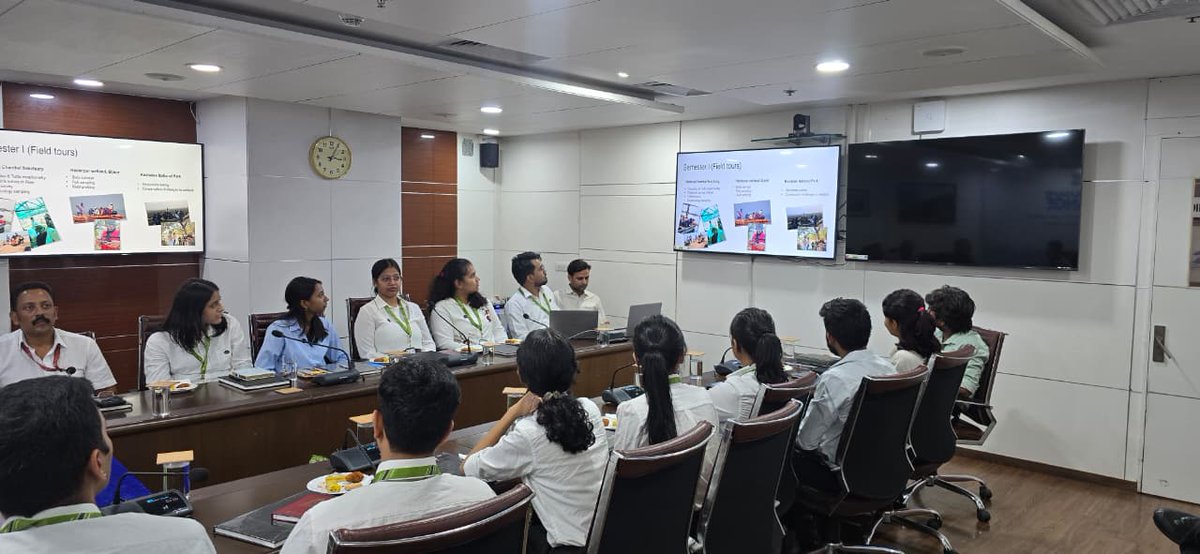 CallingGanga's tweet photo. The first batch of MSc course on Freshwater Ecology and Conservation was completed successfully at the National Centre for River Research at WII Dehradun. The students shared their experience and aspirations with NMCG in a meeting held at Delhi on 27th July. https://t.co/MbGKr1pB5O