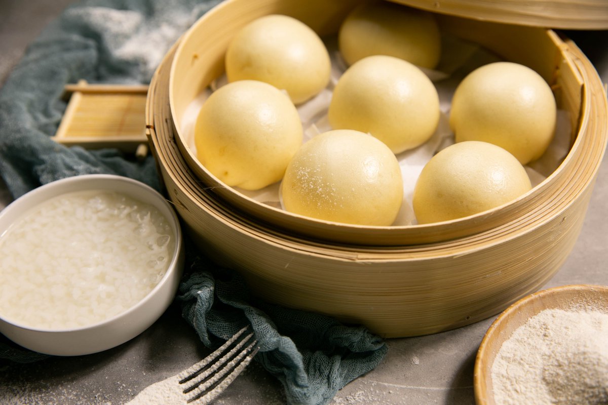 RachellLonil's tweet photo. 本周便利店限定鲜食上新！QQ奶黄包、热卤鸭翅上线，下班记得来囤~， https://t.co/pVM7aIJnc9