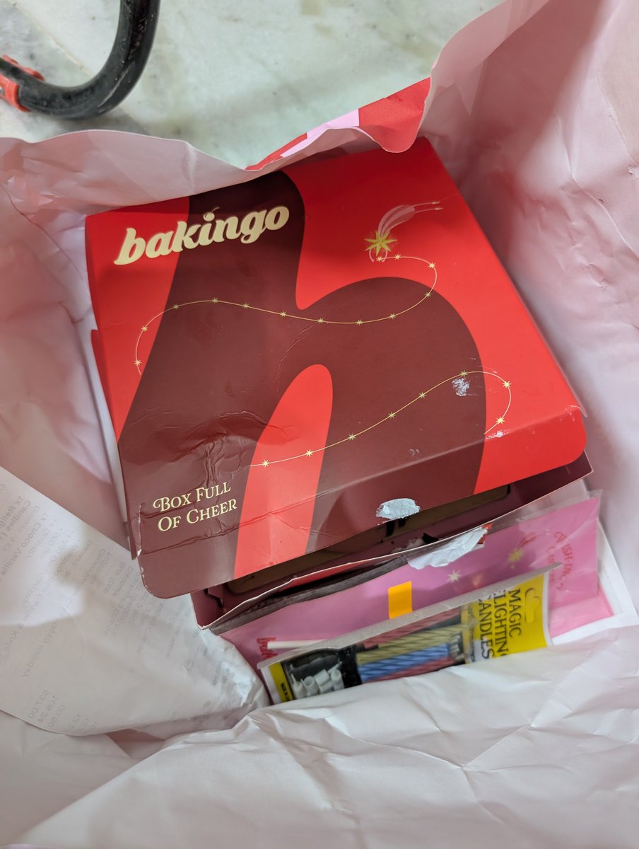 I_ravitejareddy's tweet photo. @Swiggy @fssaiindia @harshamjty yesterday ordered cake from Swiggy delivery boy slipped and flet down on the way he said even he gave cake to me  in this condition why it it delivered to me instead delivery boy felt it should go back to restuarant right.?Order ID: 244146428169975 https://t.co/29oGIRBzhX