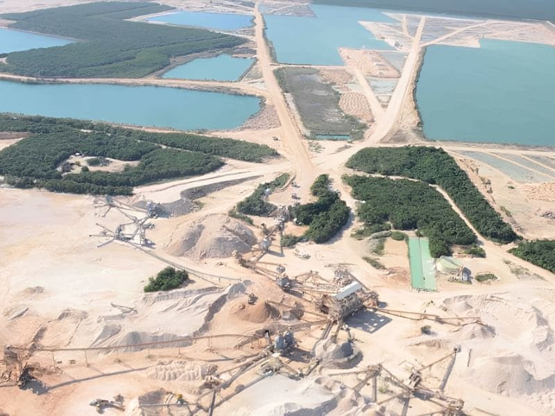 jenarovillamil's tweet photo. La empresa norteamericana Vulcan Materials Company pierde el 99 por ciento de su reclamo por el cierre de la empresa Calica, en Quintana Roo ante un tribunal de arbitraje internacional. En respuesta, @SE_mx afirma que refrenda su compromiso a favor de la inversión extranjera y del respeto al medio ambiente.