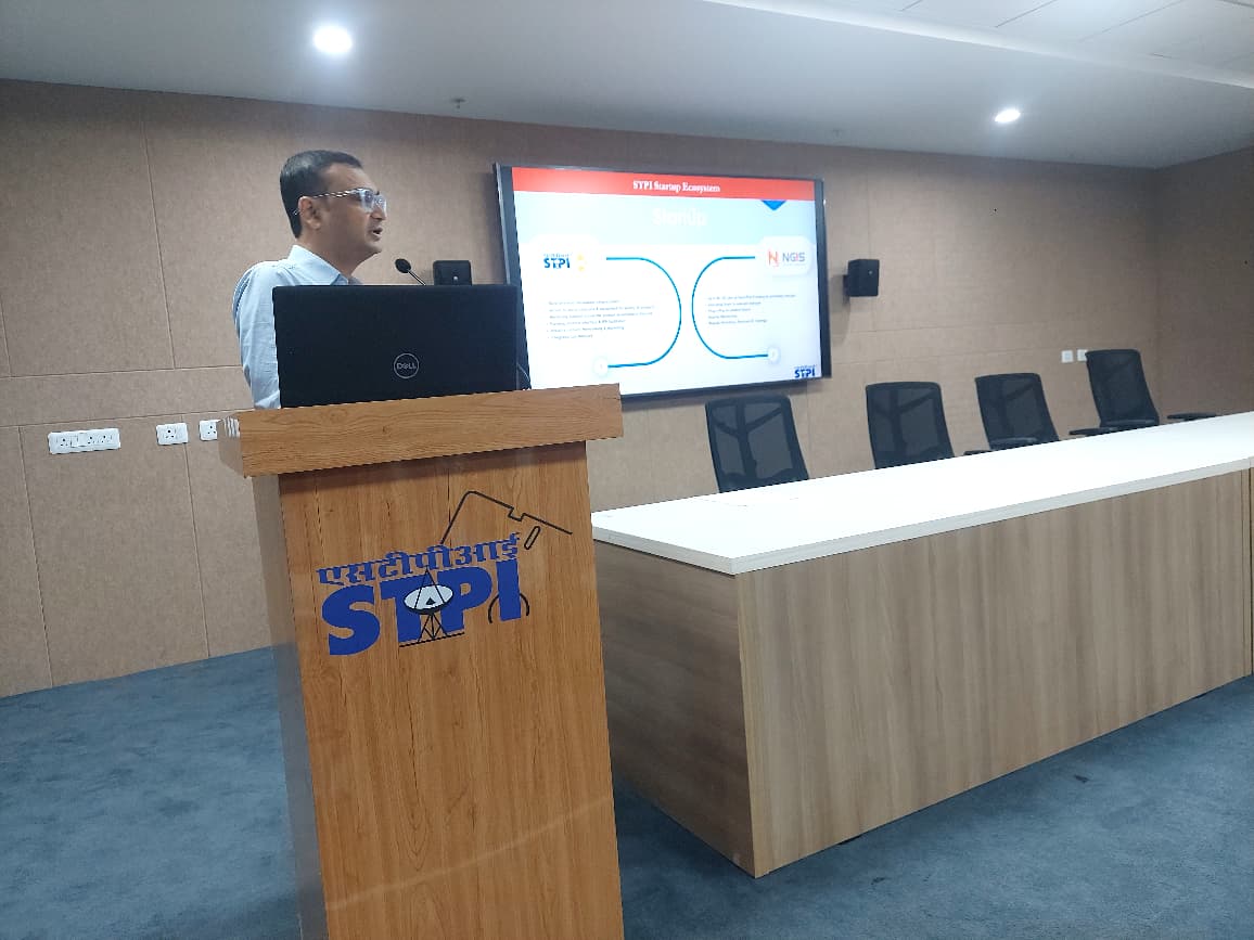 STPIPune's tweet photo. STPI-Pune organized an industrial visit for the students and faculties of Marathwada Mitramandal's Institute of Technology (MMIT), Pune wherein they were briefed about STPI services &amp; also explained role of #STPICoEs in fostering #startupsecosystem.

@stpiindia @arvindtw https://t.co/urNjme4KeQ