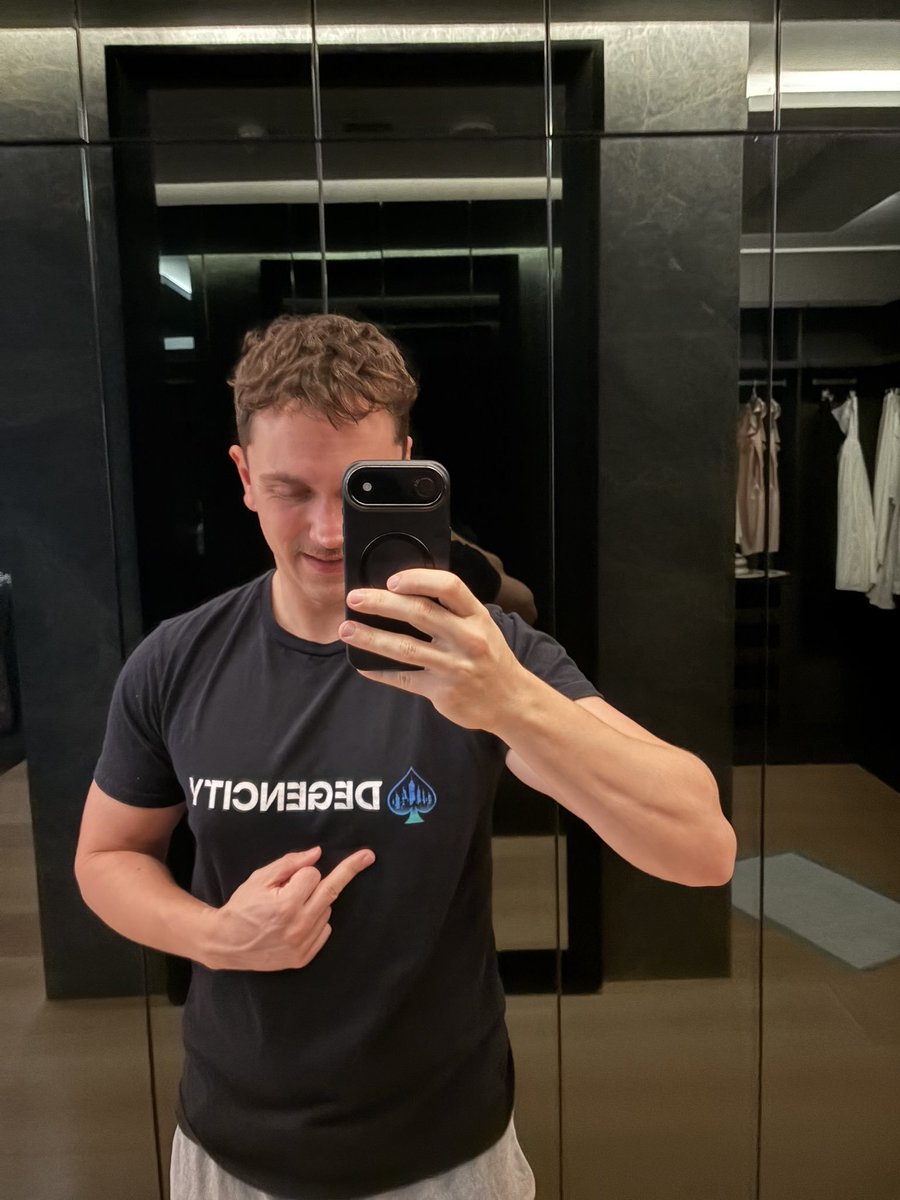 amji016's tweet photo. @Romer Looks so fly 
Founder of Gamdom and skinscom.

God bless you 
Username : Hishim

#Gamdom
@Romer https://t.co/QTXJunr1j8