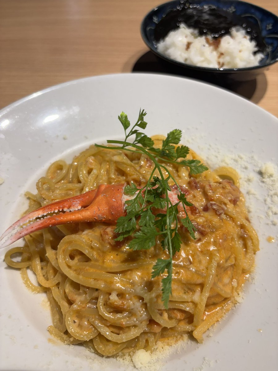前から知ってる子が配膳をしている赤坂の「うおバル アフロ」さんで