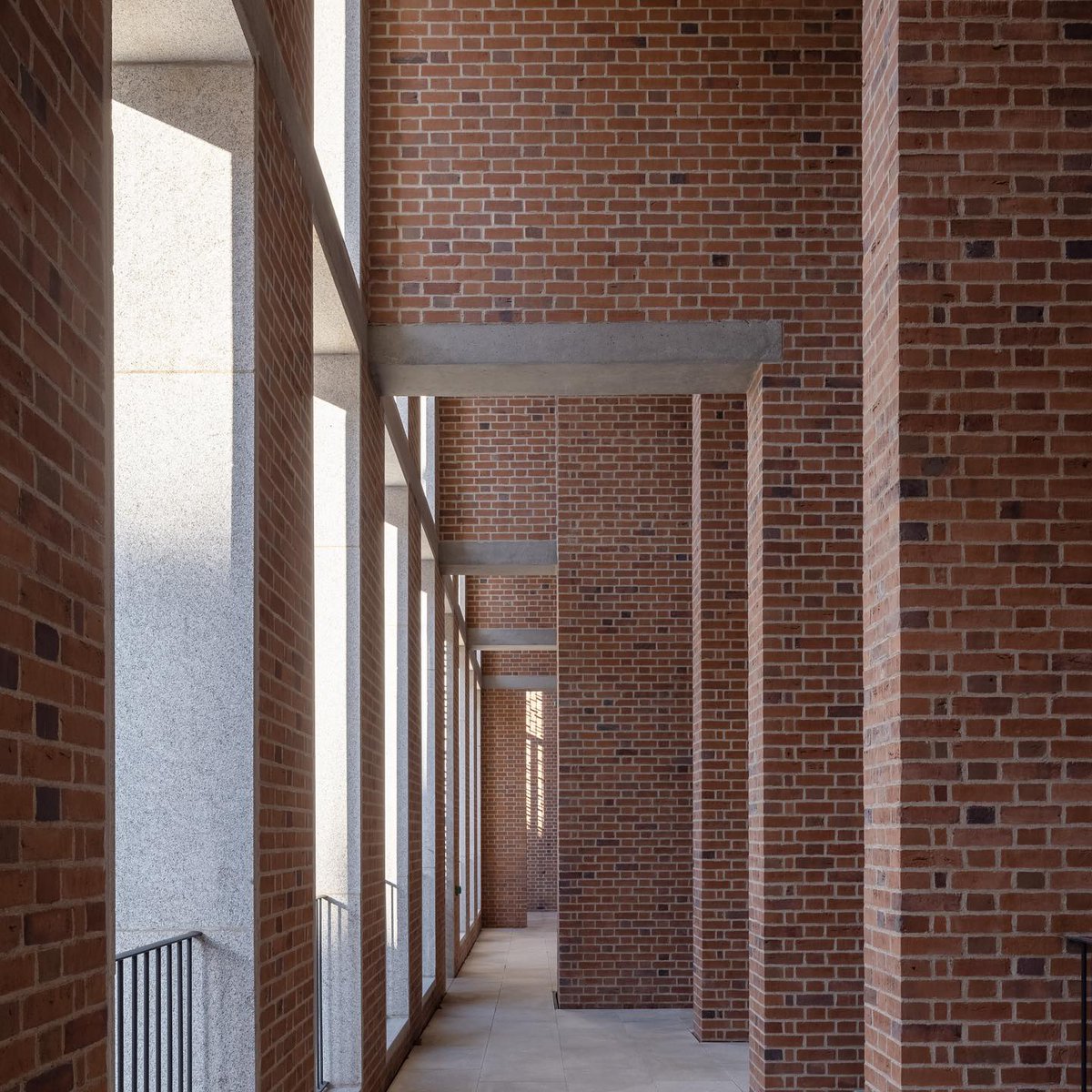 janinhoffklycm's tweet photo. In 2022, Coppenrath Verlag completed Warehouse III in Münster’s harbour, representing a modern interpretation of warehouse typology. It was important to the Münster-based PEP architects,as well as the Coppenrath family,… https://t.co/WjFPHtF4LP